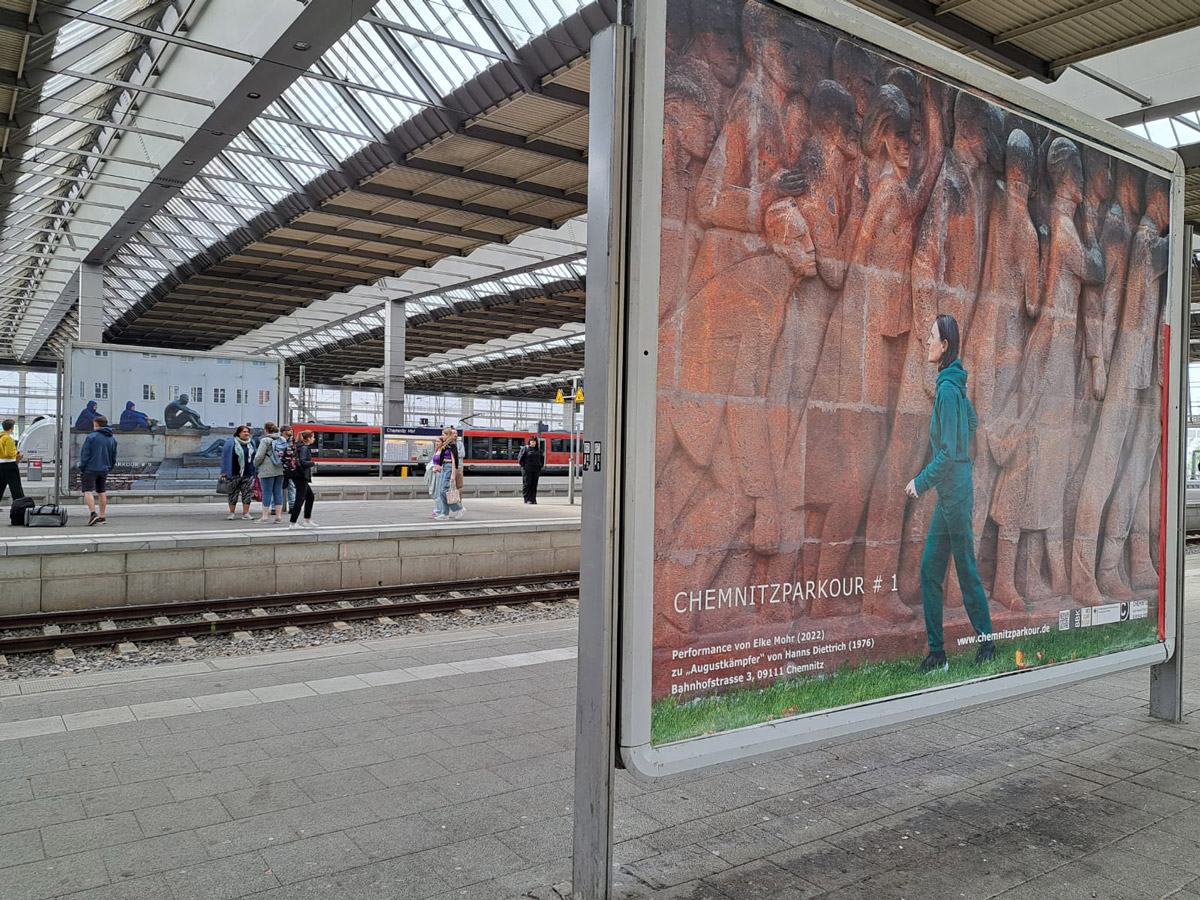 Plakatwand-Augustkaempfer-Bahnhof